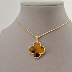 Tiger eyes 27mm clover Pendant Necklace